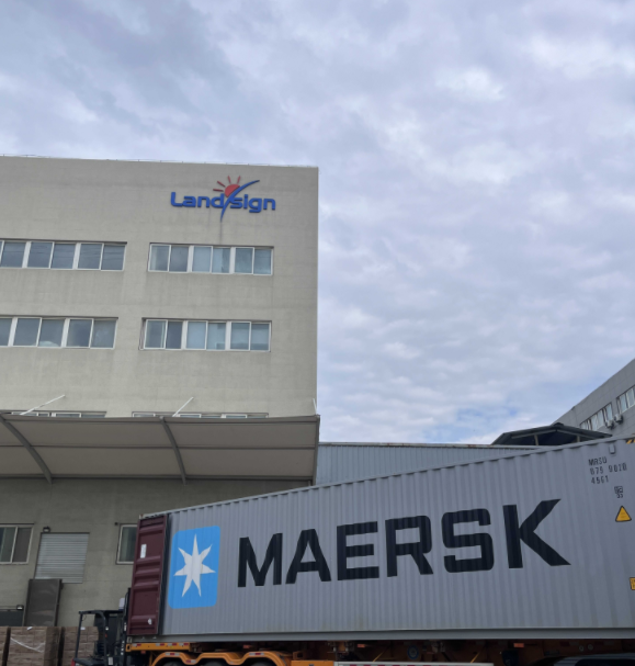 Chajman veso ak chajman bonè nan maten an kòmanse nan Landsign